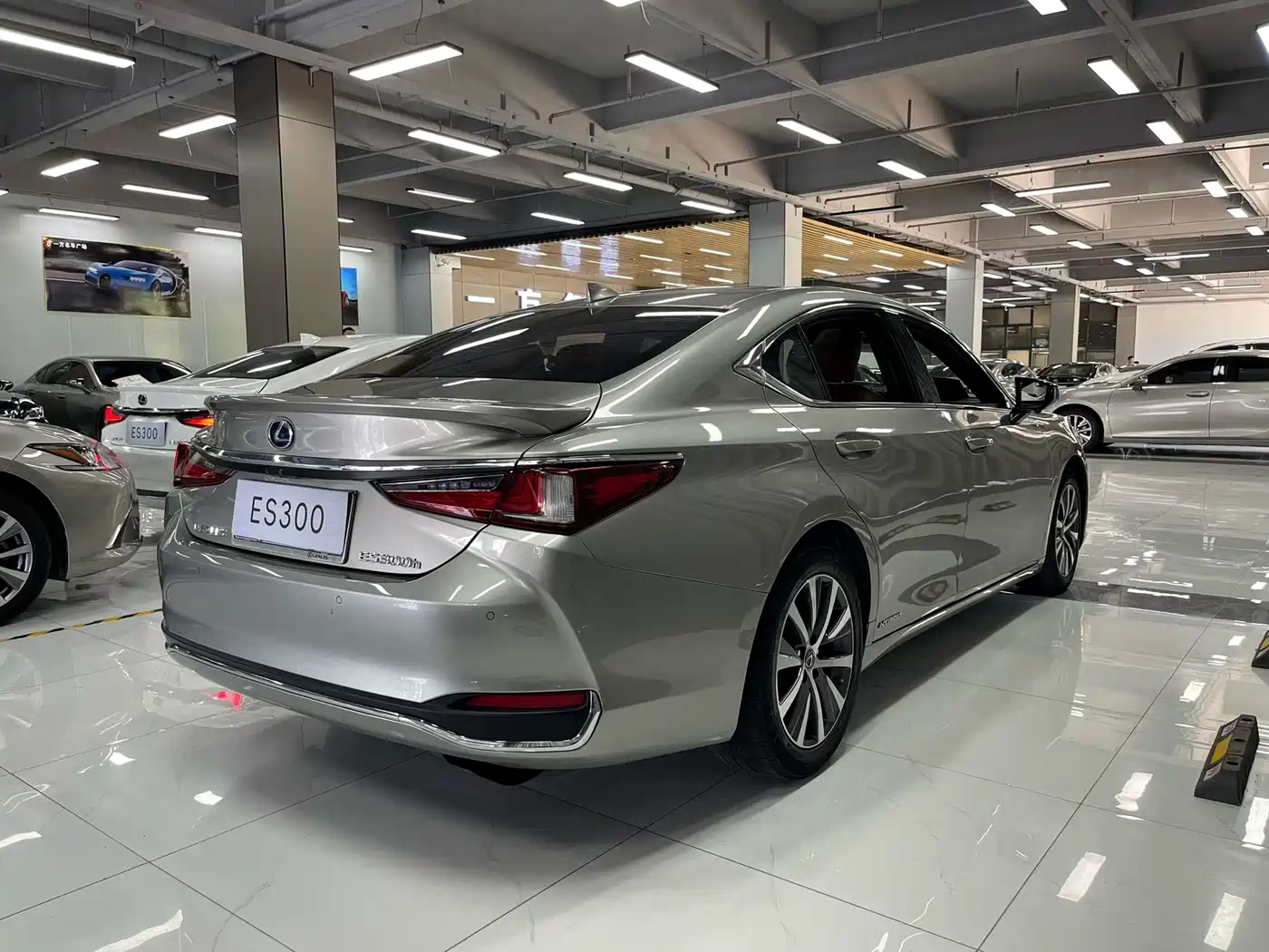 Lexus ES 2018 300h Excellence Edition China V фото 7