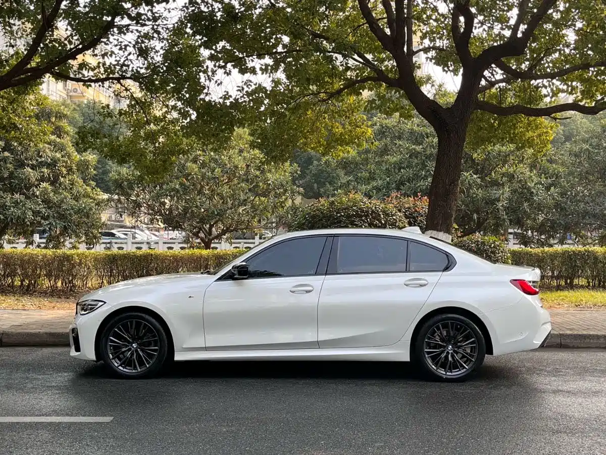 BMW 3 Series 2022 325Li M Sport Shadow Edition фото 2