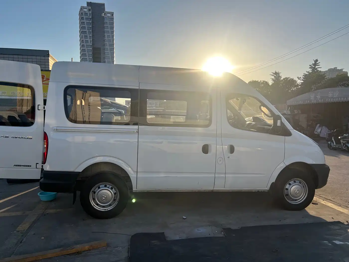 SAIC Maxus Xintu V80 2017 2.5T Manual Shangjie Edition China IV Short Wheelbase Medium Roof 9 Seats фото 4