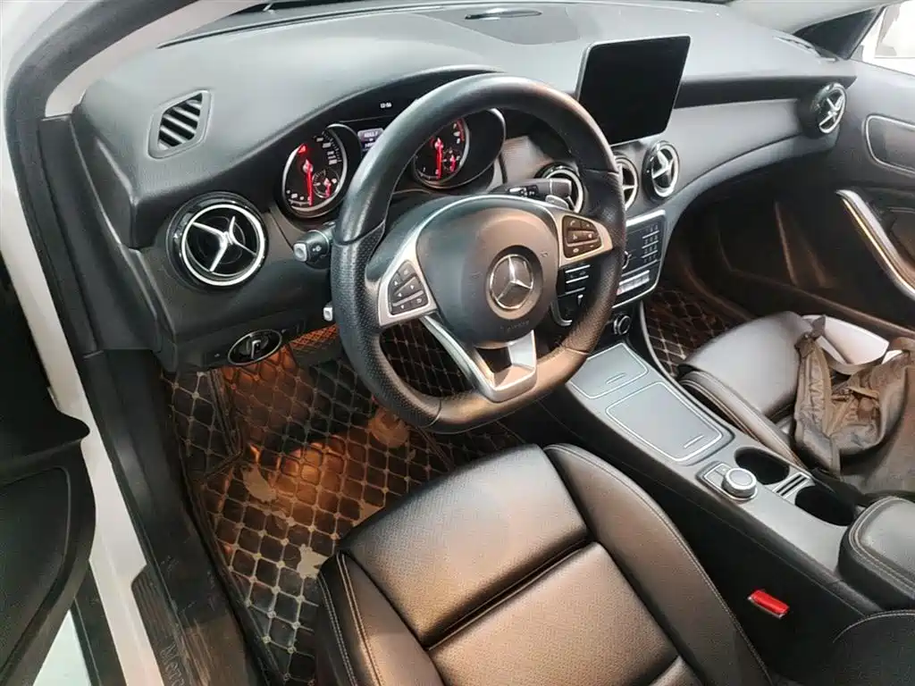 Mercedes-Benz GLA 2019 GLA 200 Dynamic фото 16