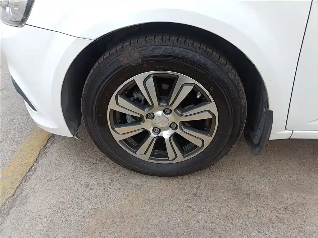 Chevrolet Aveo 2014 Sedan 1.4SL AT Fashion Sunroof Edition фото 23