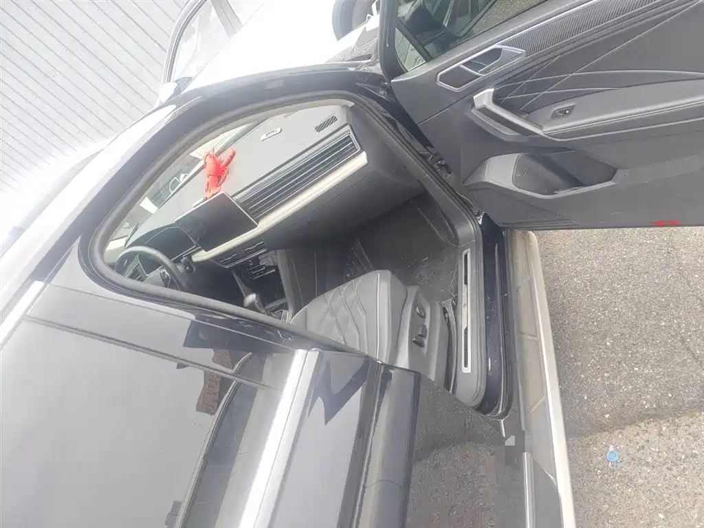 Volkswagen Tiguan L 2022 330TSI Auto 2WD R-Line Premium Edition фото 19