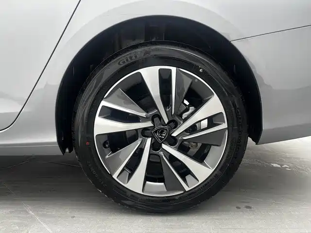 Peugeot 408 2022 1.6T Light Chaser Edition фото 11