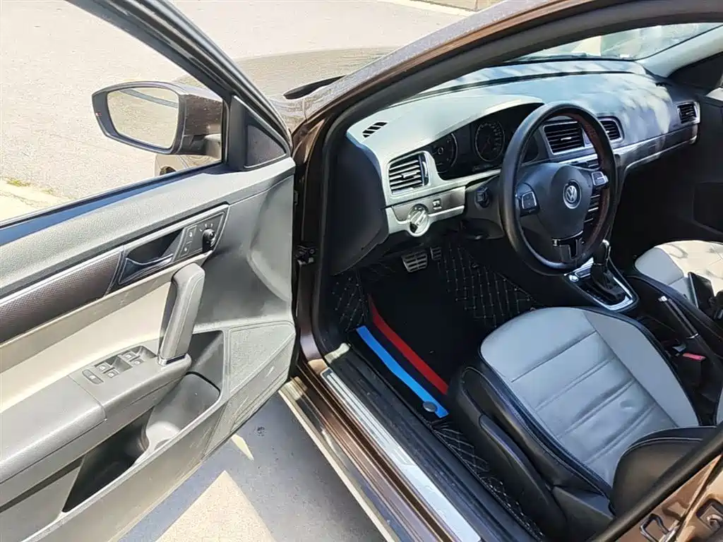 Volkswagen Gran Lavida 2014 1.6L Auto фото 16
