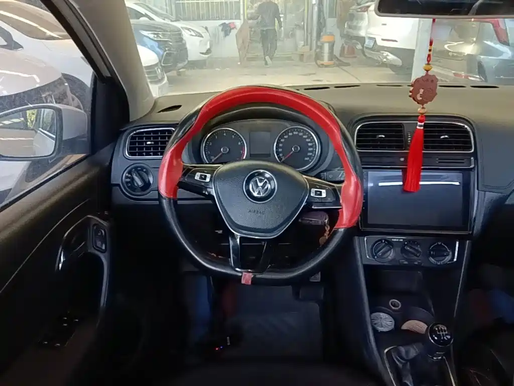 Фото 11 - Volkswagen Polo