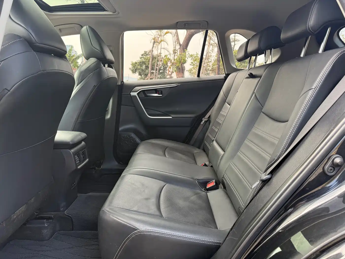 Toyota Wildlander 2022 2.0L CVT FWD Luxury PLUS Edition фото 6