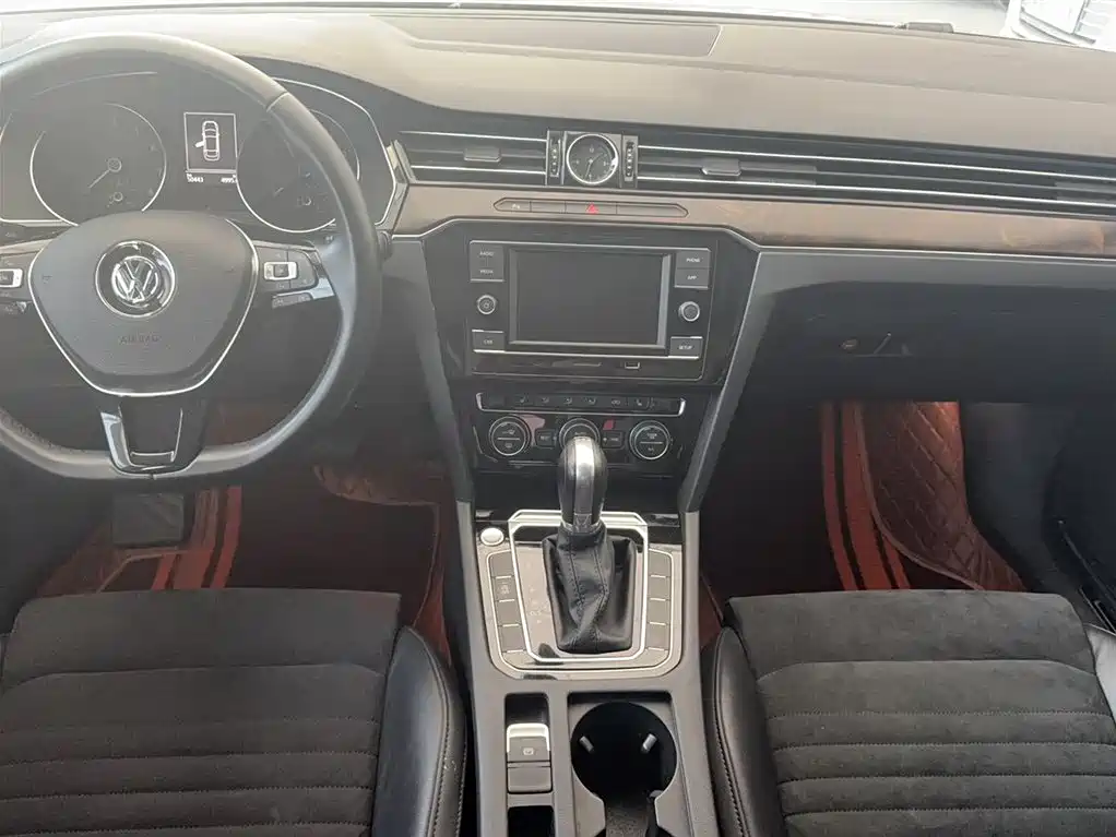 Volkswagen Magotan 2018 330TSI DSG Luxury фото 15