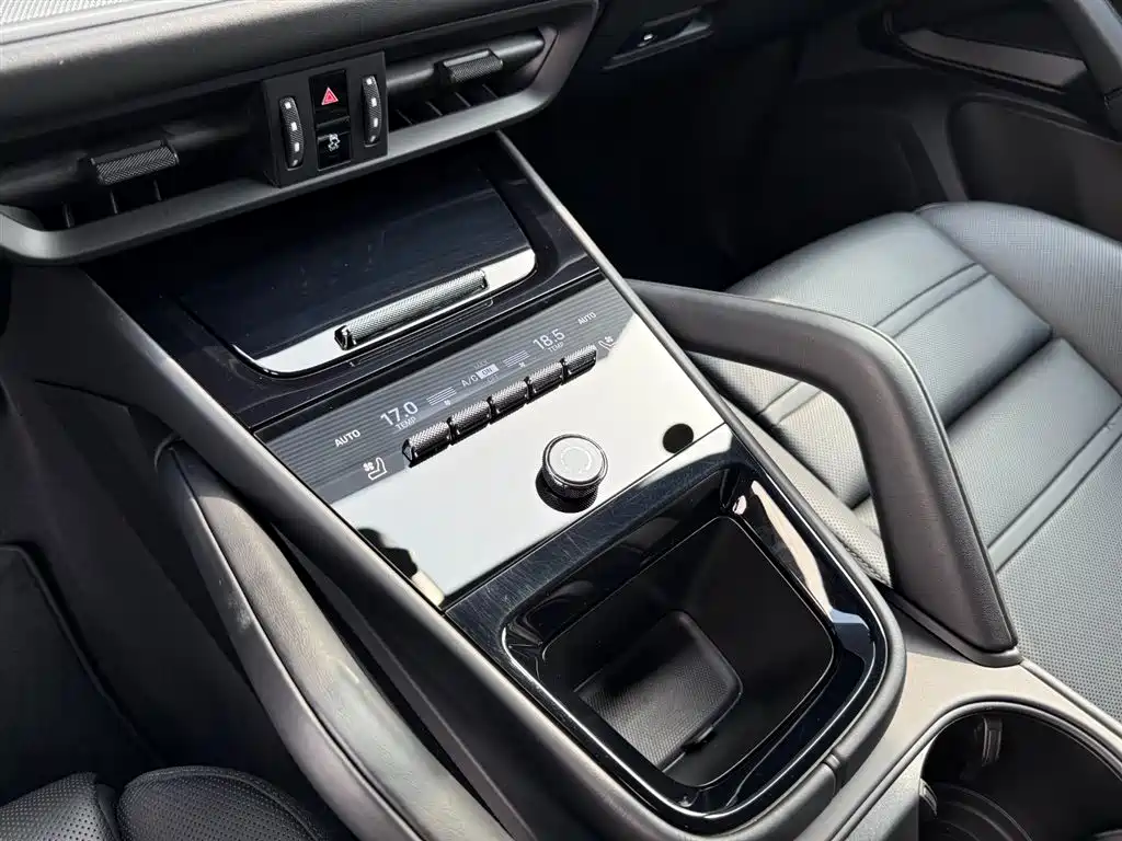 Porsche Cayenne 2025 Cayenne 3.0T Dream Chaser Edition фото 9