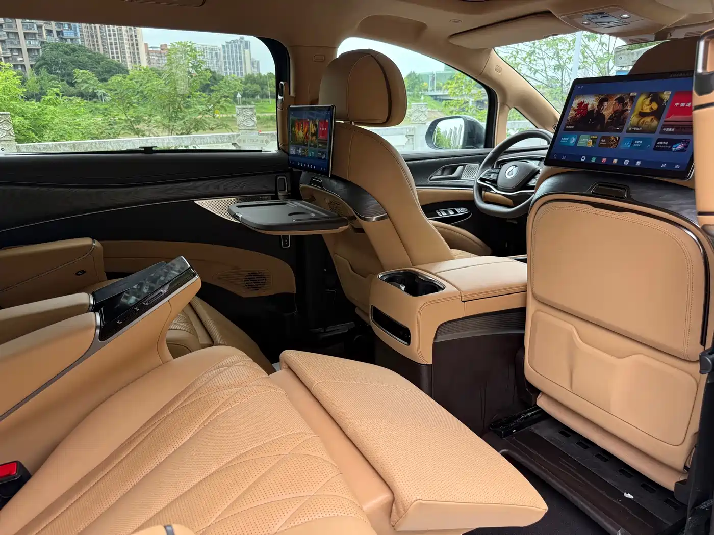 Denza D9 2026 2025 EV Smart Drive Edition 600 AWD Luxury
