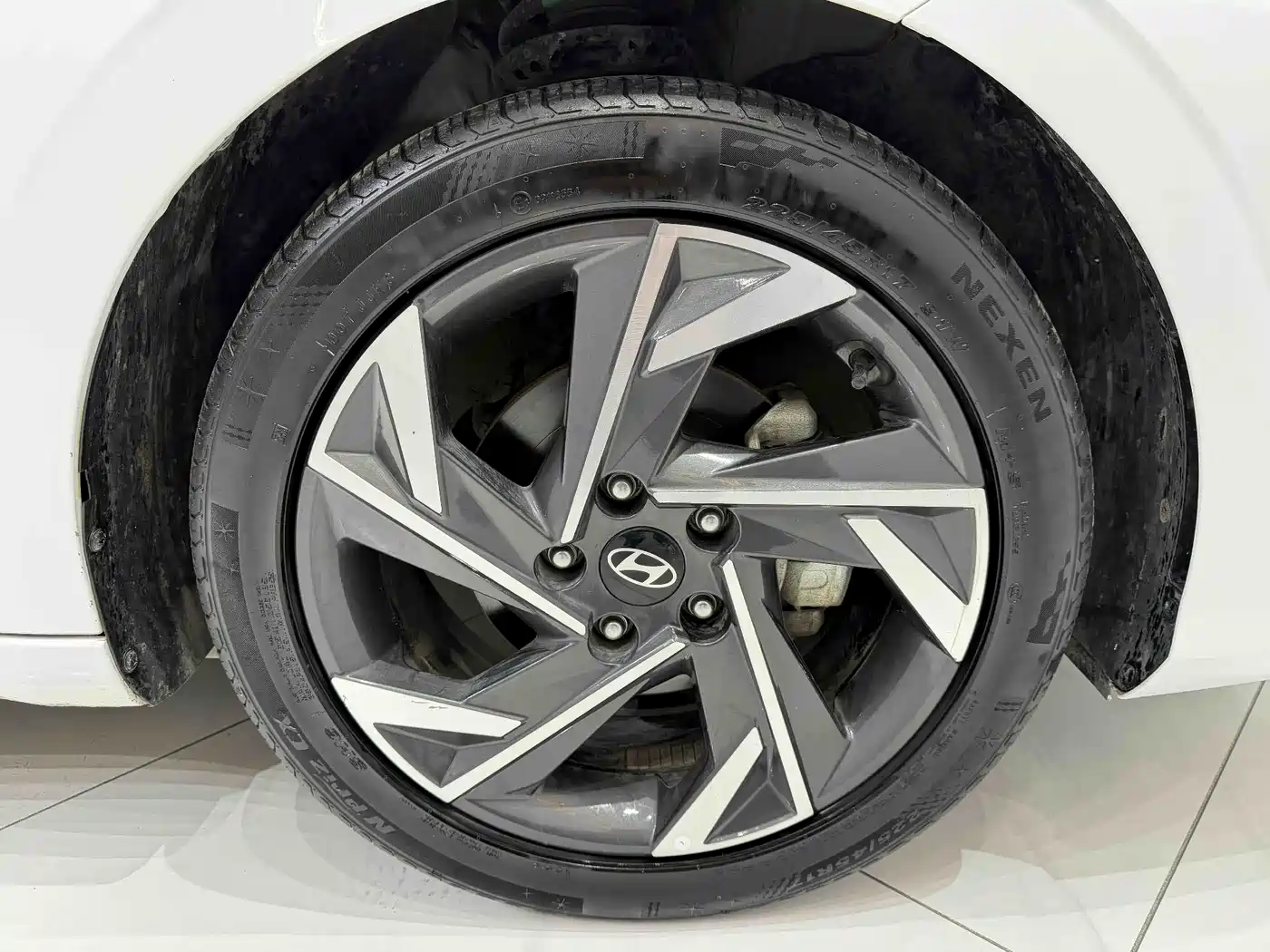 Hyundai Elantra 2023 Model 1.5L CVT LUX Premium Edition фото 9