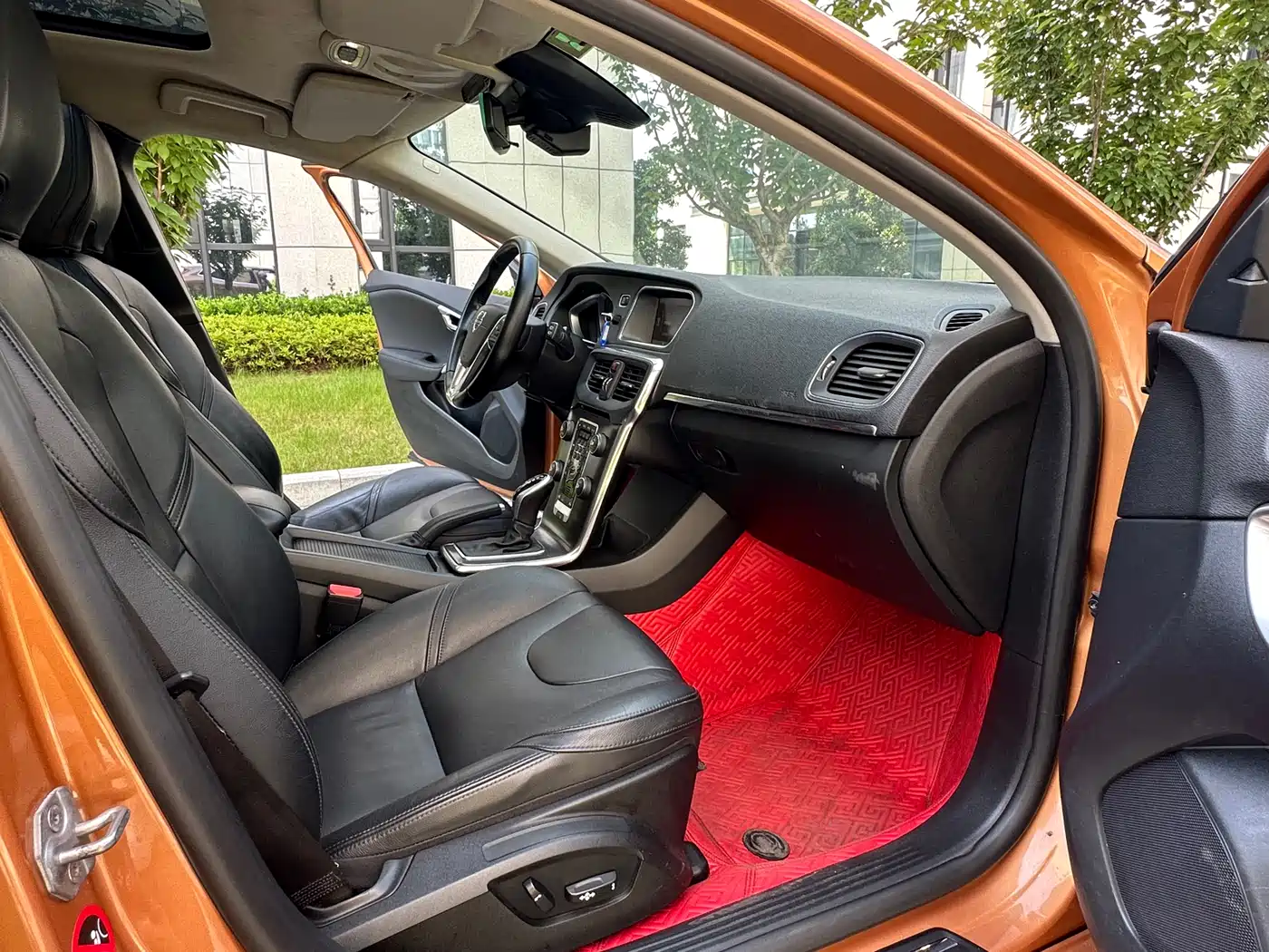 Фото 7 - Volvo V40