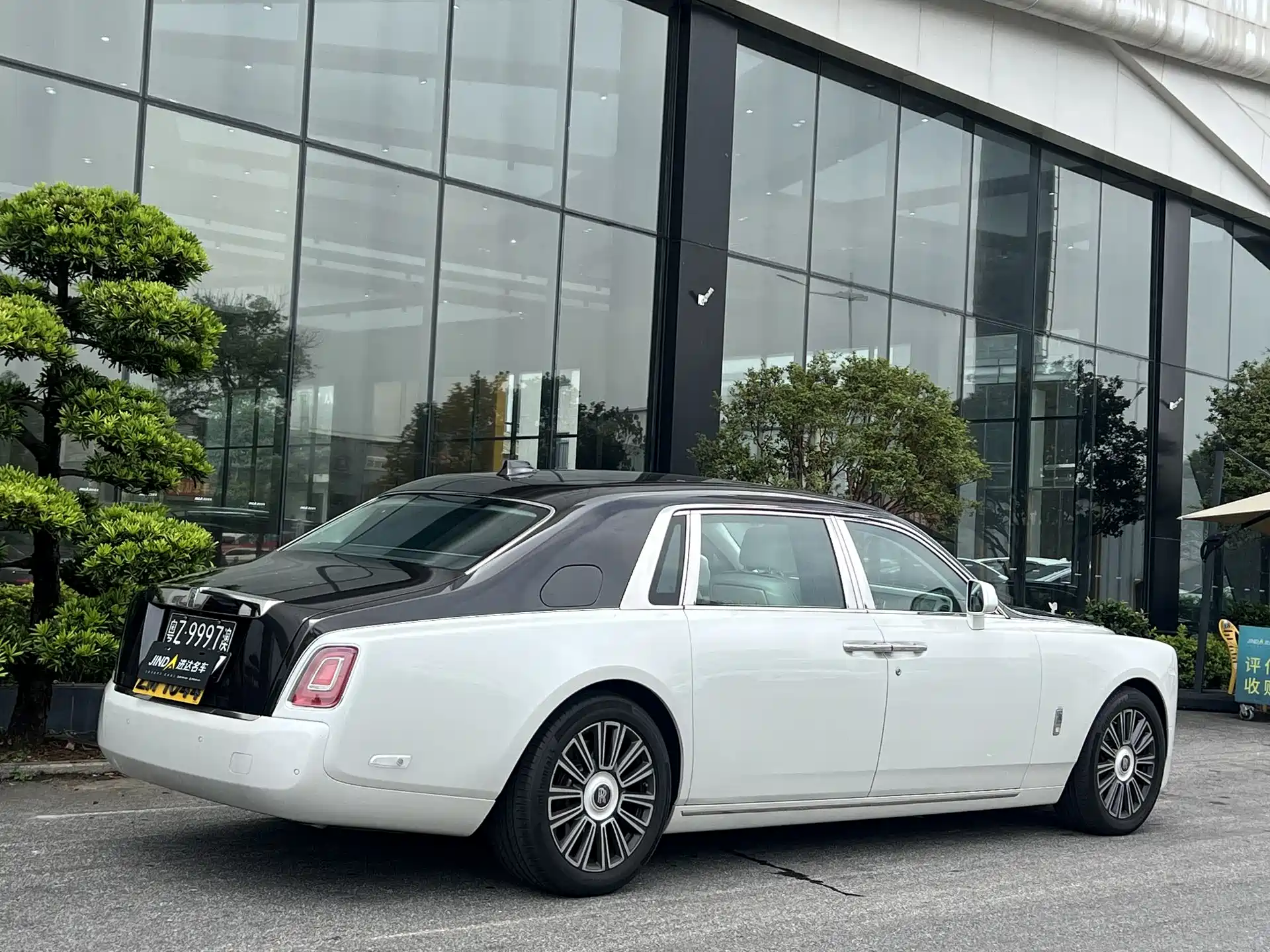 Фото 3 - Rolls-Royce Phantom
