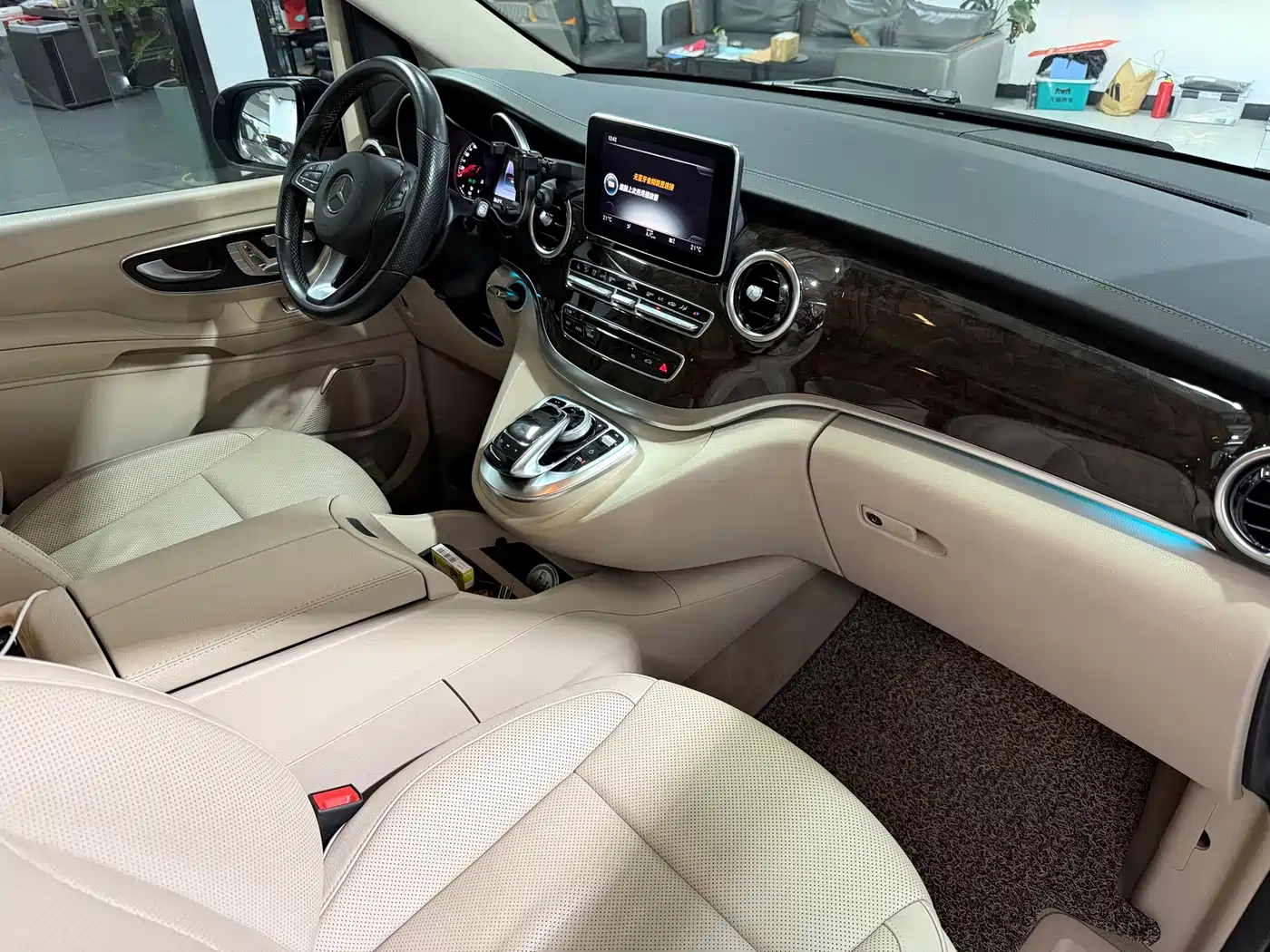 Mercedes-Benz V-Class 2017 Model V 260 Premium Edition фото 11