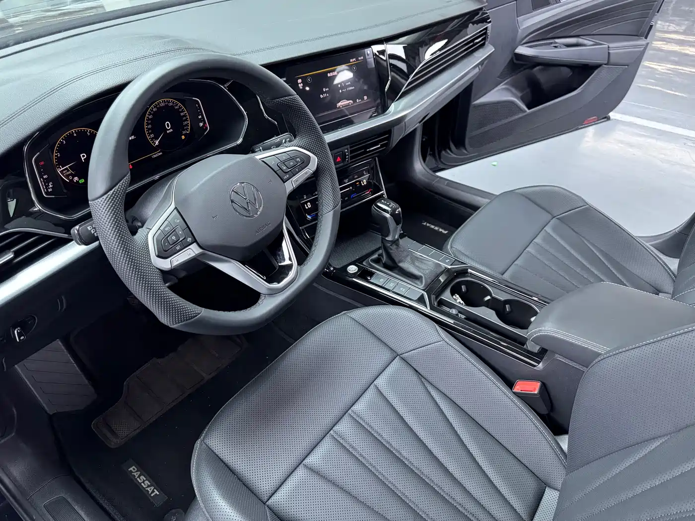 Volkswagen Passat 2024 380TSI Starlight Dragon Soaring Edition фото 6