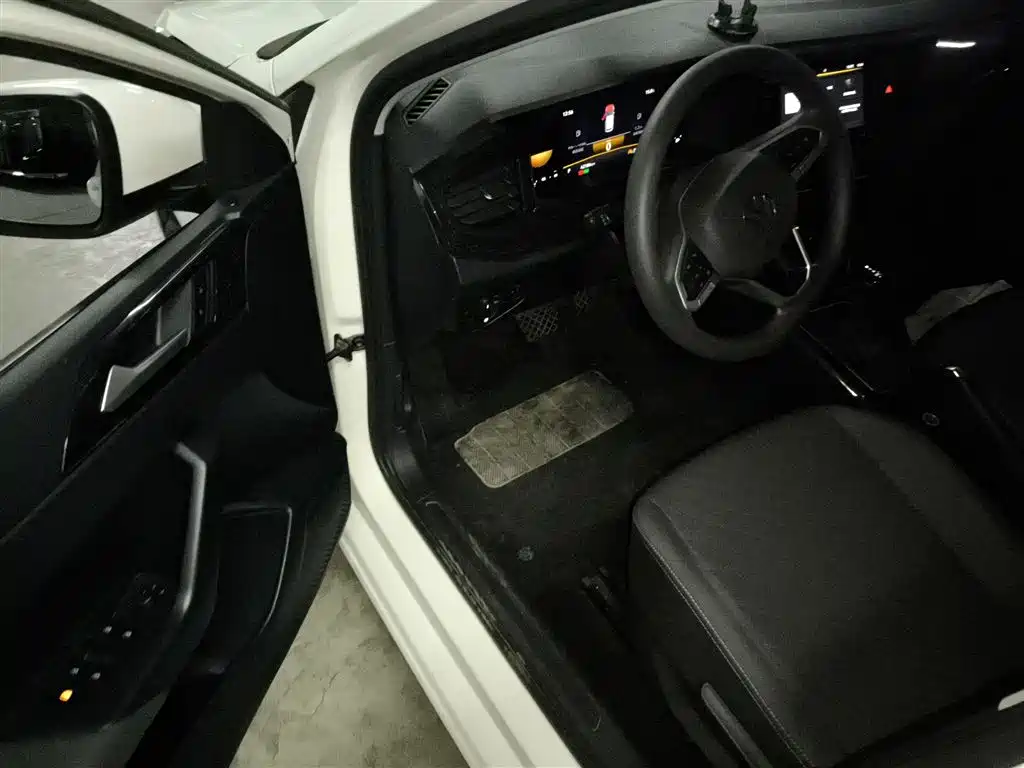 Volkswagen Lavida 2023 Xinrui 1.5L Auto Xinyi Edition фото 12