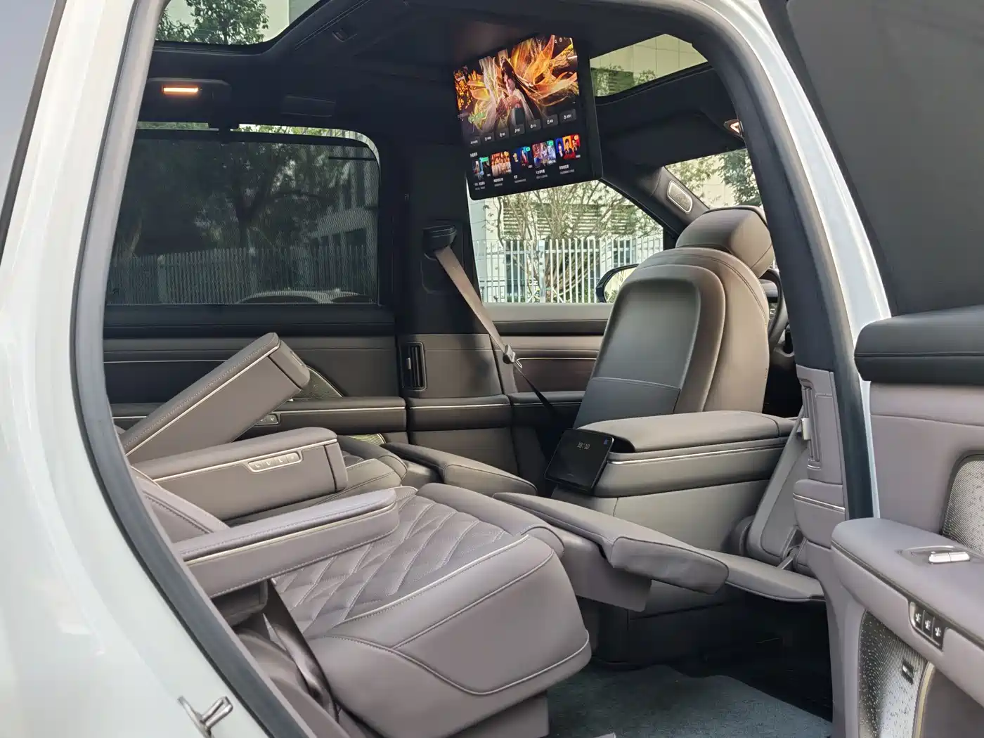 NIO ES8 2025 Model 6-Seat Executive Luxury Edition фото 11
