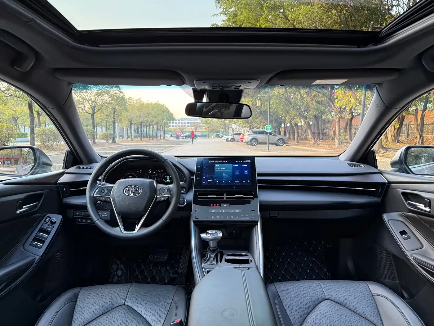Toyota Avalon 2023 2.0L XLE Premium Edition фото 7