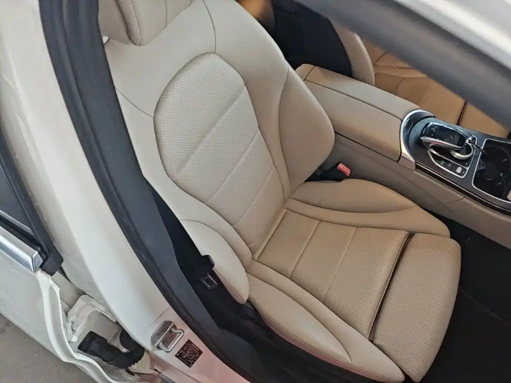 Фото 25 - Mercedes-Benz C-Class