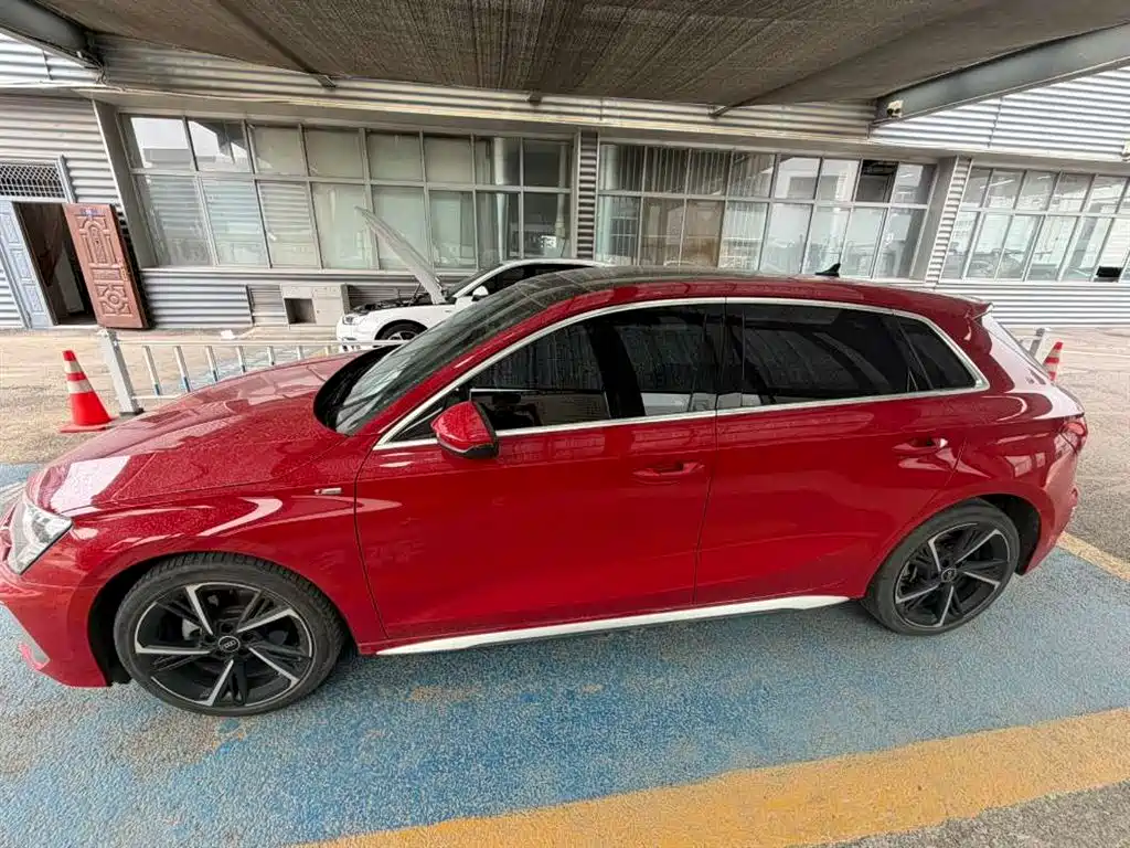 Audi A3 2023 Facelift Sportback 35 TFSI Fashion Sport фото 2