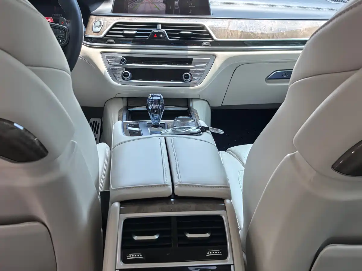 BMW 7 Series 2019 Facelift 740Li Exclusive M Sport Package фото 8