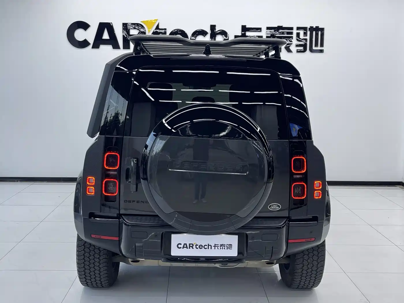 Land Rover Defender 2024 110 3.0T P400 Dark Special Edition фото 4
