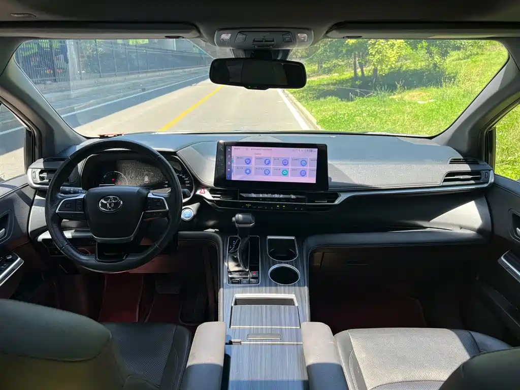 Toyota Sienna 2021 2.5L Hybrid Premium Edition фото 9