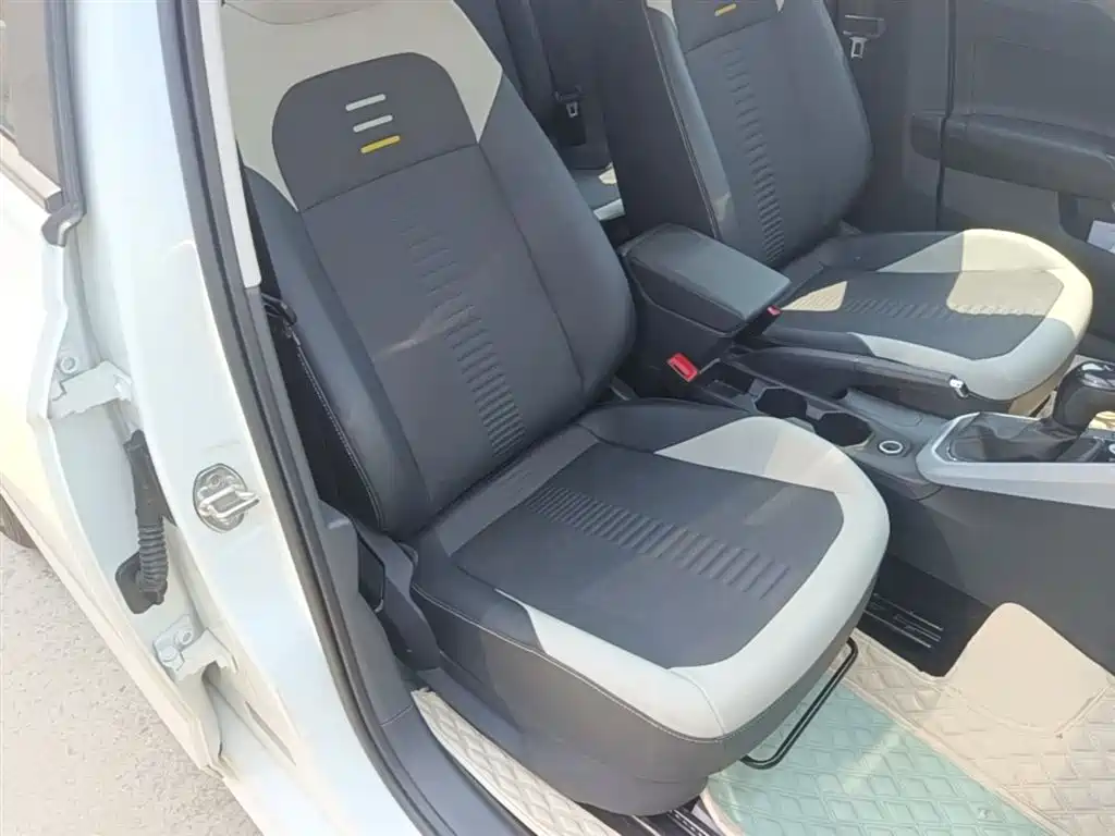 Volkswagen Polo 2021 Plus 1.5L Automatic Colorful Tech Edition фото 25