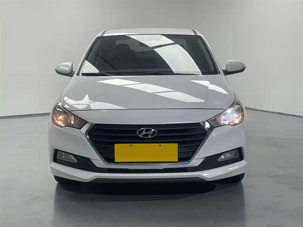 Hyundai Verna 2016 1.4L Automatic Cool Edition GLS фото 2