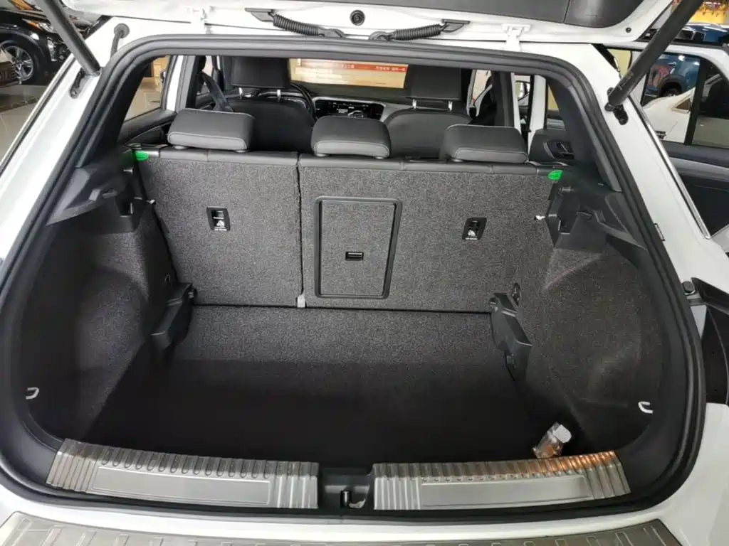 Фото 19 - Volkswagen T-ROC
