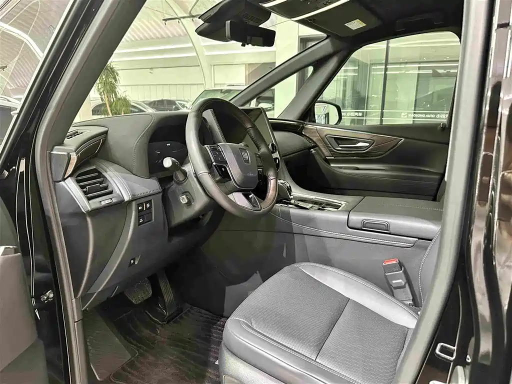 Toyota Vellfire 2026 2025 Crown Hybrid 2.5L Ink Gold Executive Edition
