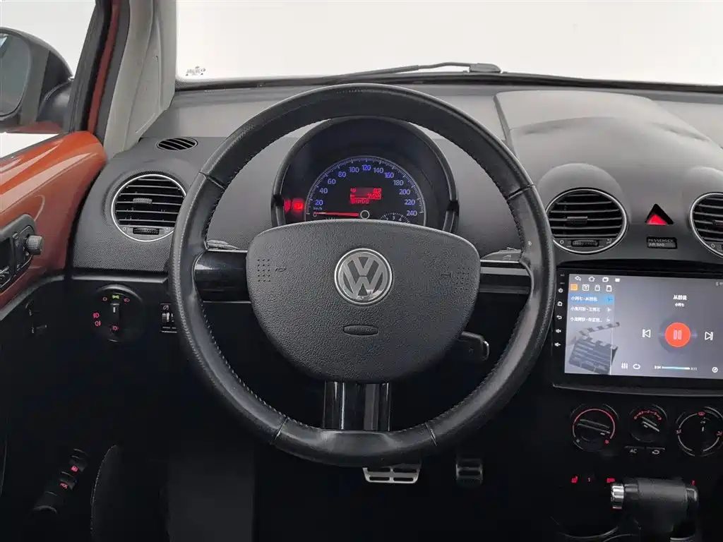 Volkswagen Beetle 2010 1.8T BlackOrange Luxury Edition фото 11