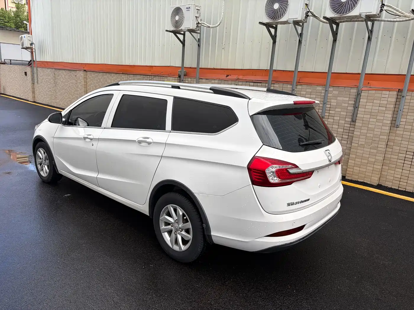 Baojun 310W 2017 2017 1.5L Manual Fashion Edition (China V)