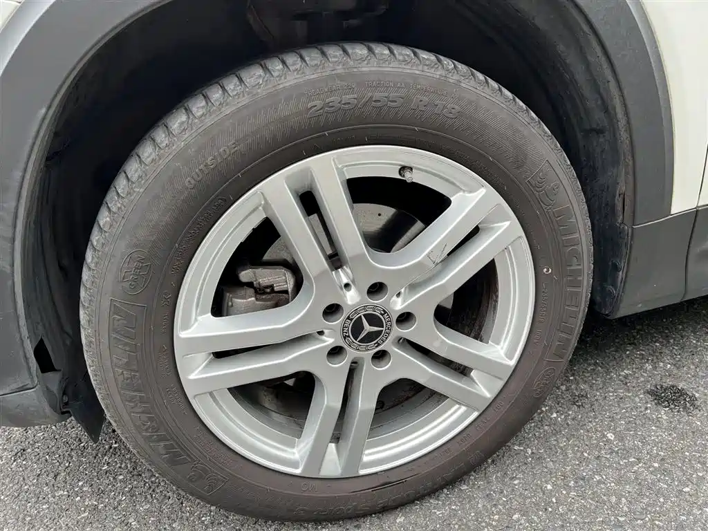 MERCEDES-BENZ GLB