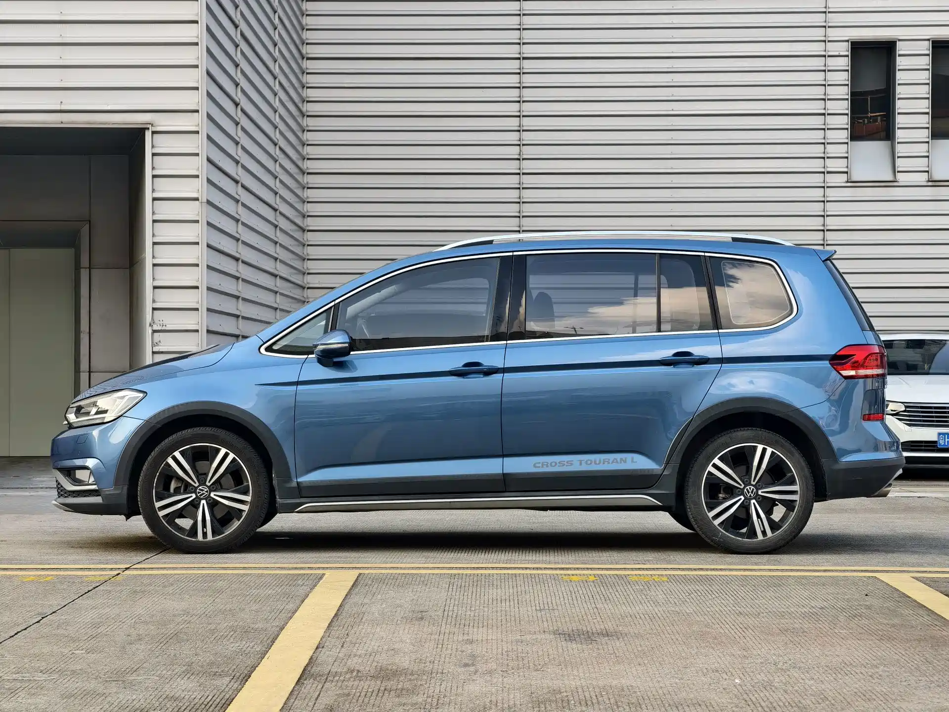 Photo 4 - Volkswagen Touran