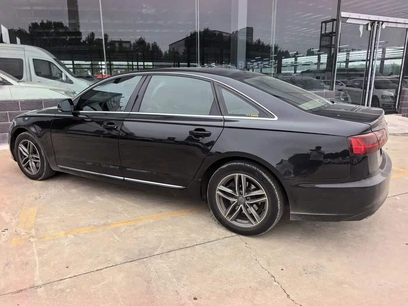 Фото 4 - Audi A6L