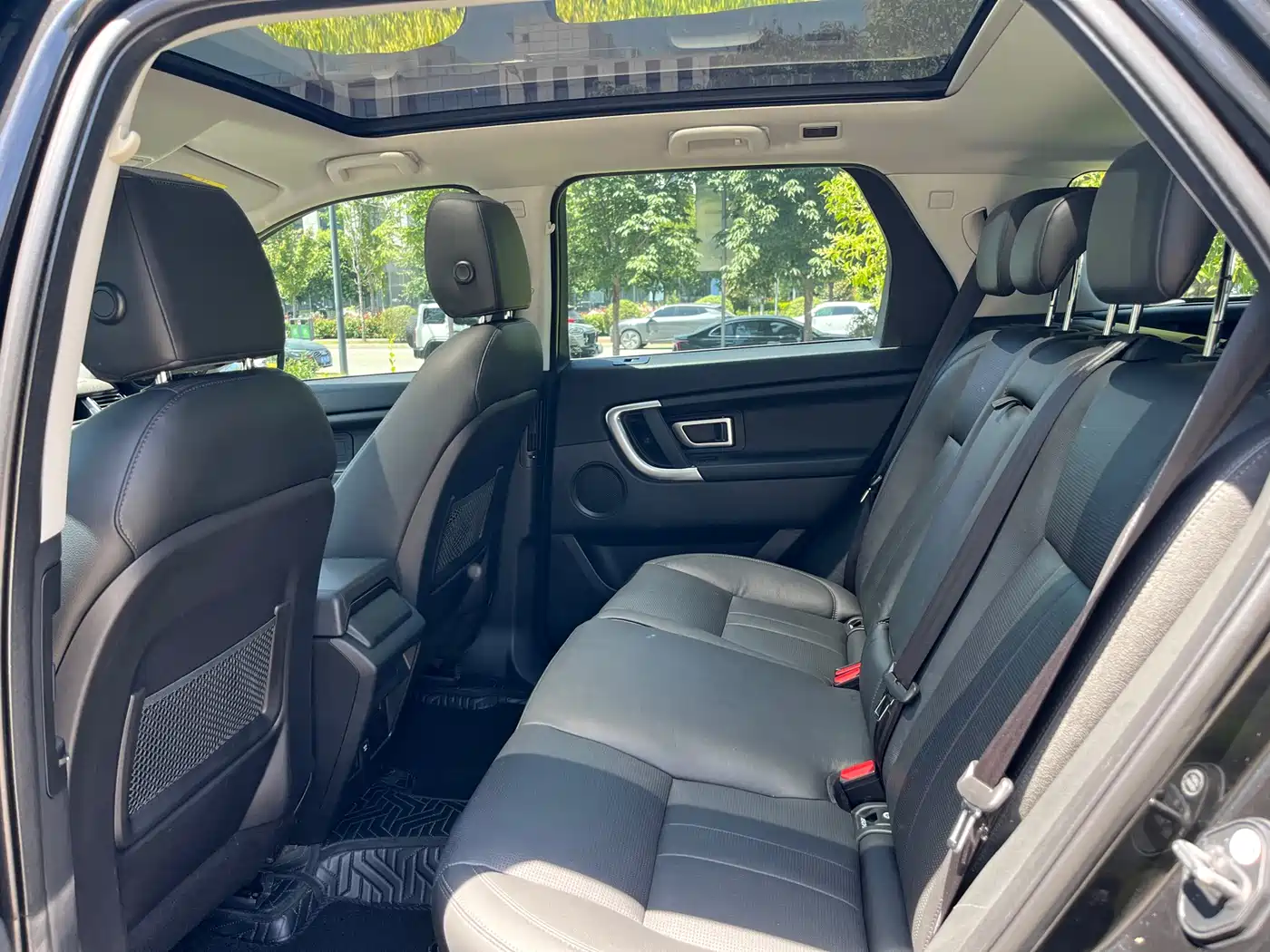 Land Rover Discovery Sport 2018 240PS SE Edition фото 8