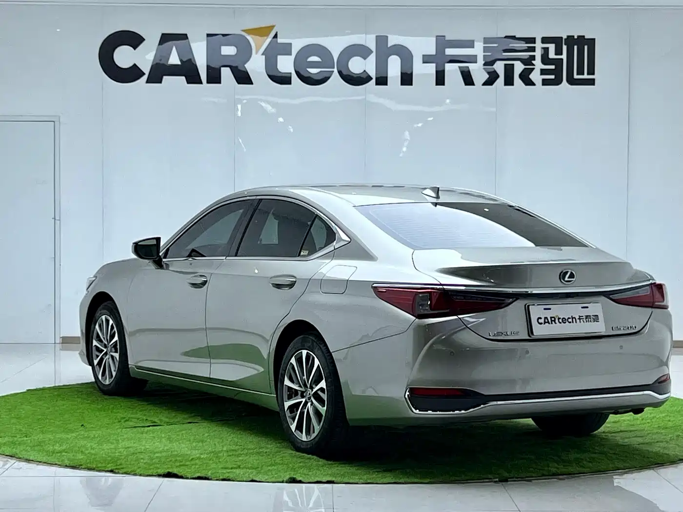 Lexus ES 2023 200 Excellence Edition фото 3