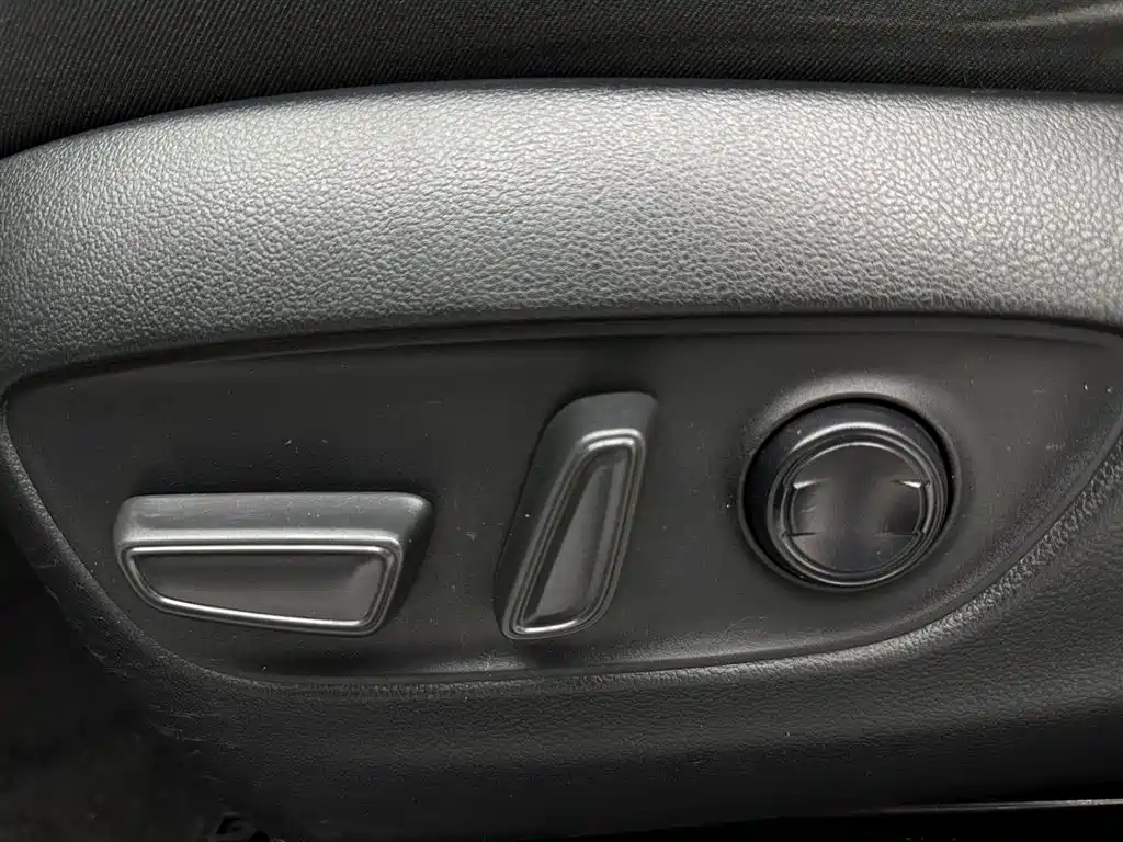 Toyota RAV4 Rongfang 2022 Hybrid 2.5L E-CVT 2WD Elite Edition фото 24