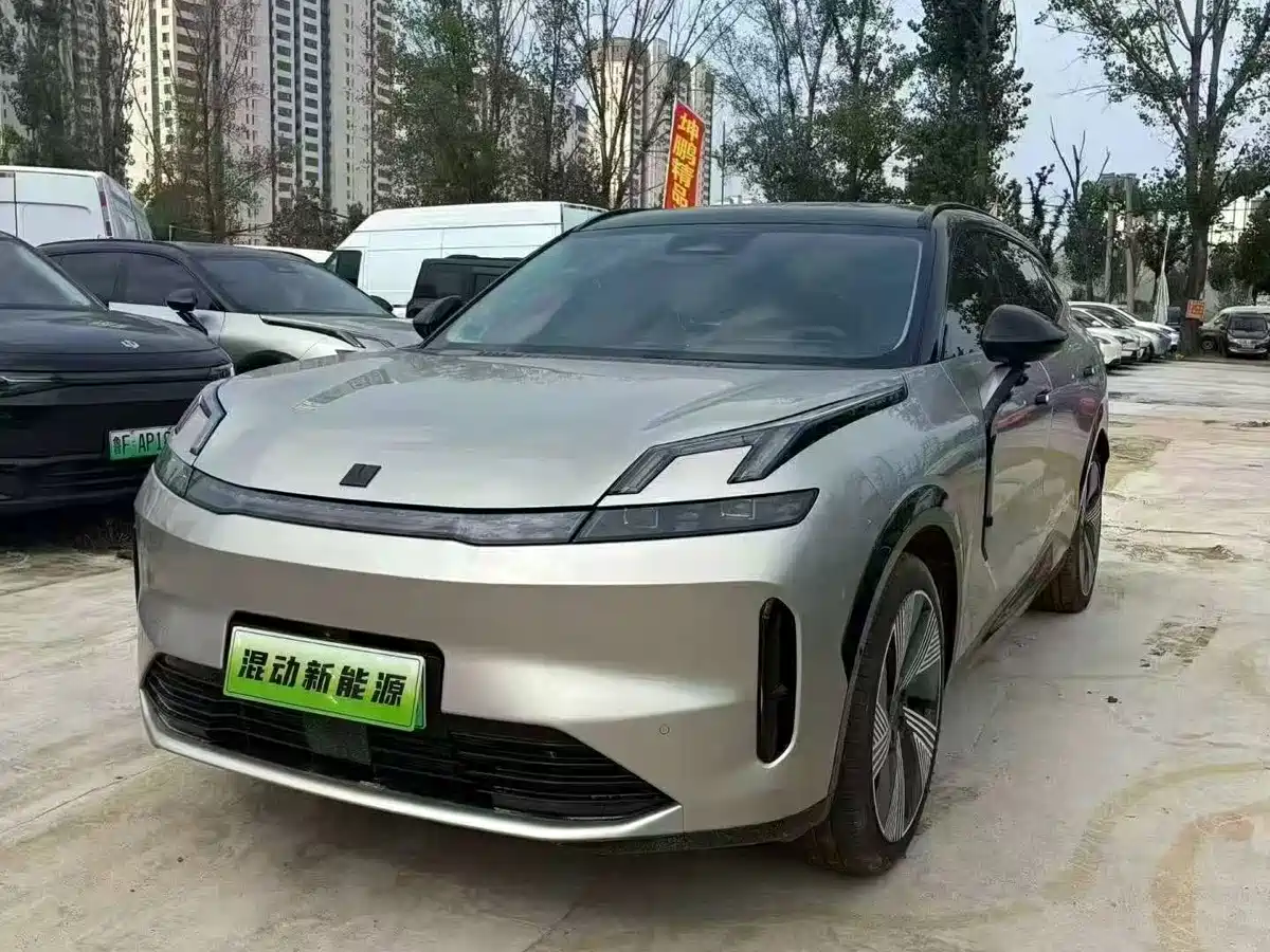 2025 Lynk & Co 08 EM-P
