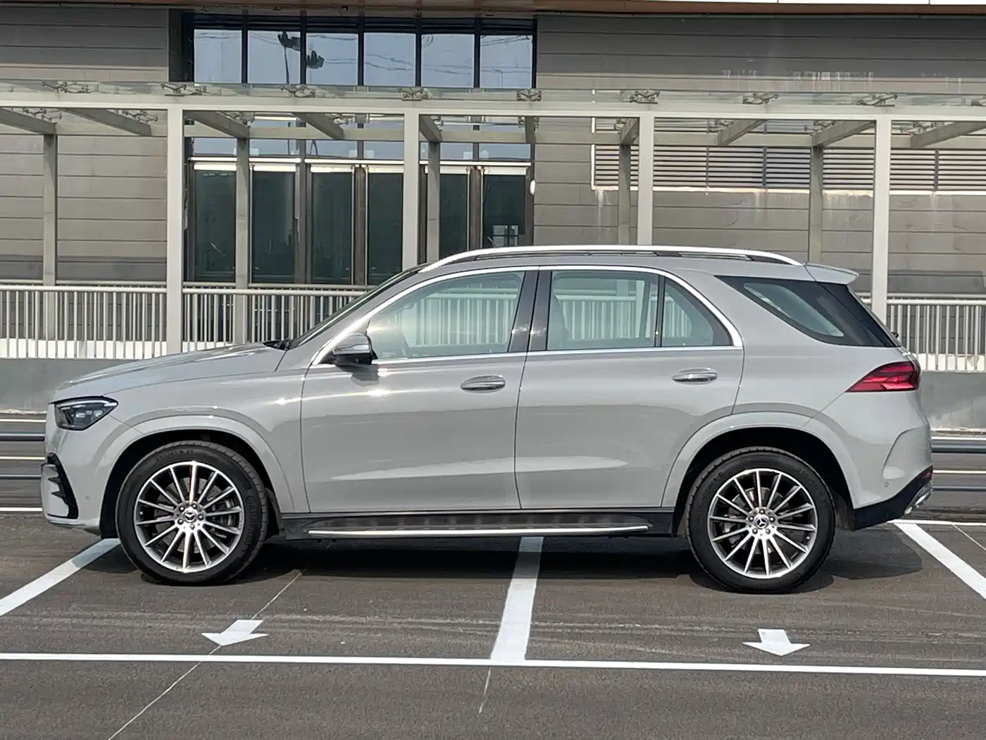 Mercedes-Benz GLE 2024 GLE 450 4MATIC Luxury фото 3