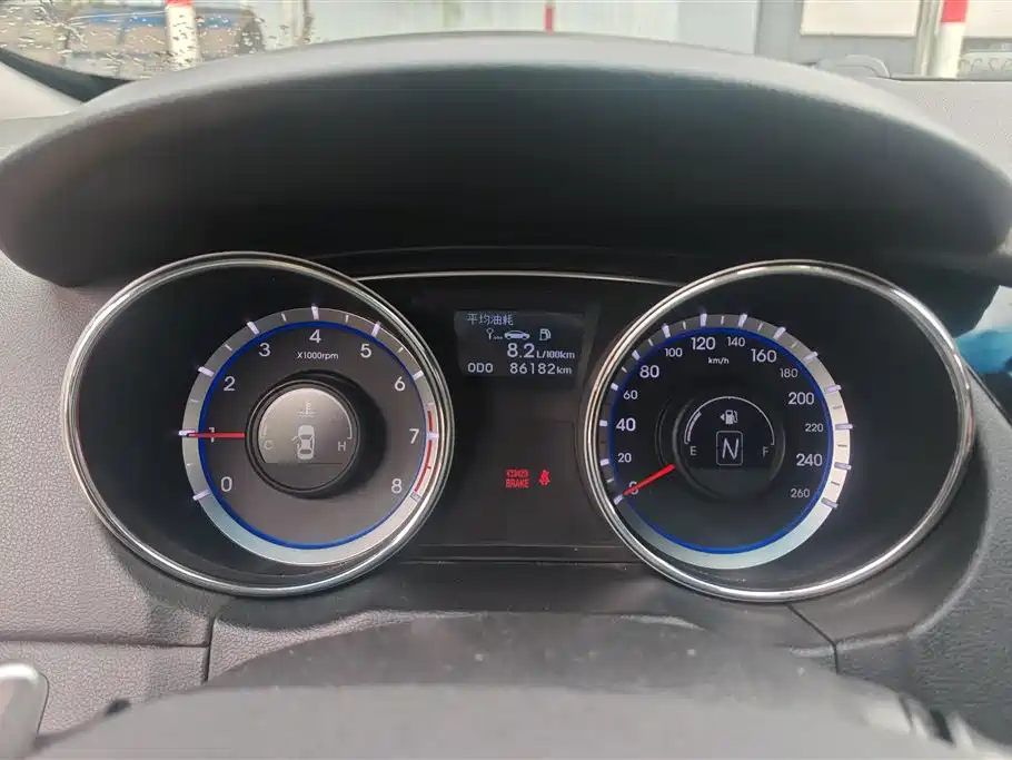 Hyundai Sonata 2011 2.0L Automatic Fashion фото 14