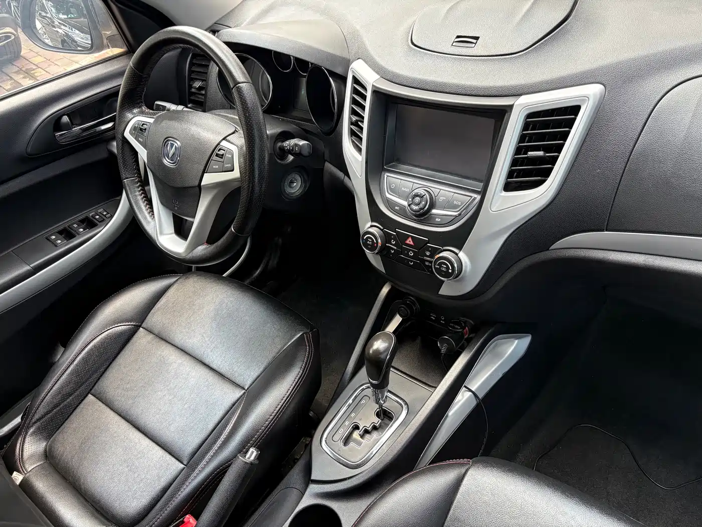 Фото 11 - Changan CS35