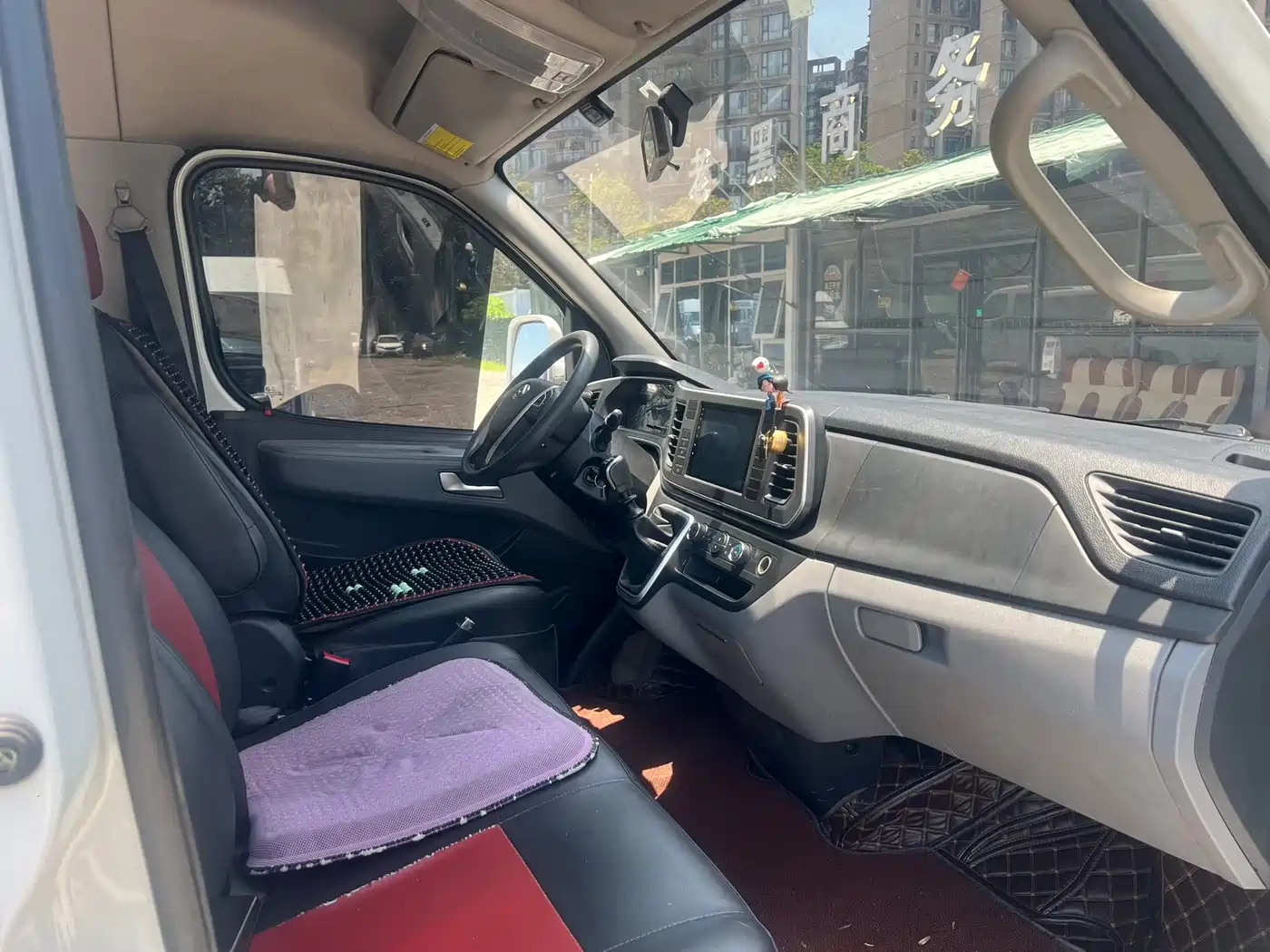 SAIC Maxus Xintu V80 2023 2.0T PLUS Manual All-round King Long Wheelbase Medium Roof 6/7/8/9-seater фото 5