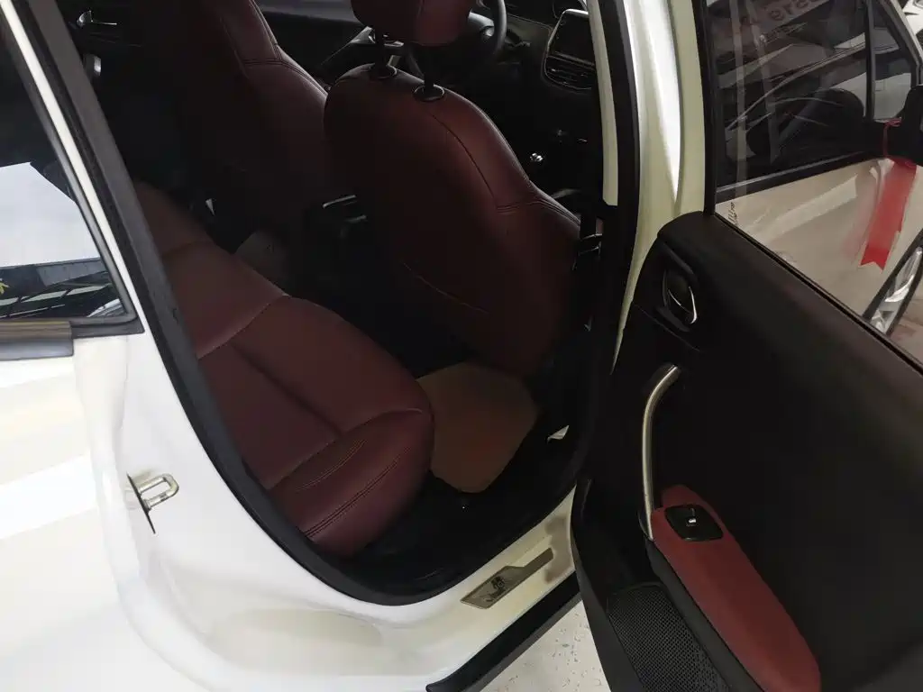 Peugeot 2008 2015 2014 1.6L Automatic Fashion Edition