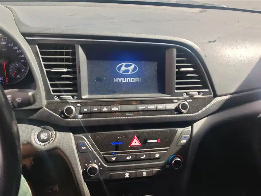Hyundai Elantra 2018 1.4T DCT Dynamic·Vitality Model фото 13