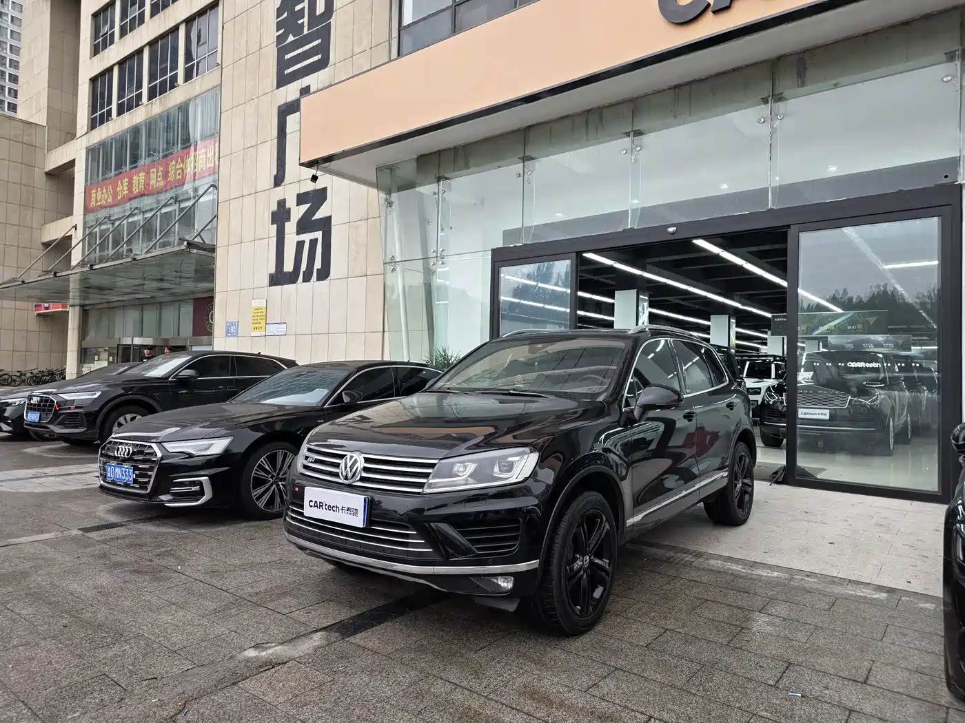 Фото 1 - Volkswagen Touareg