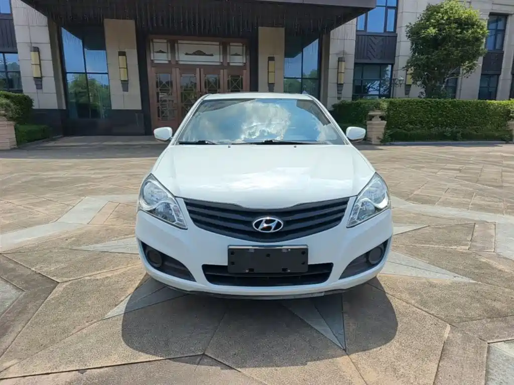 Hyundai Elantra 2016 1.6L Manual Family Joy Sunroof Edition фото 3