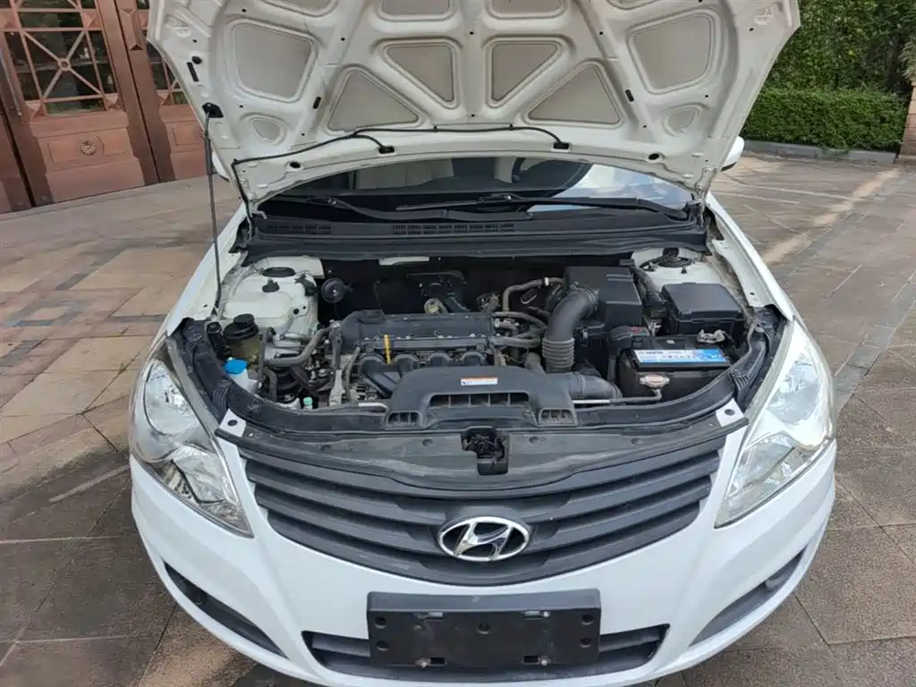 Hyundai Elantra 2016 1.6L Manual Family Joy Sunroof Edition фото 20