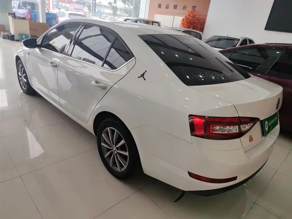 Škoda Octavia 2018 TSI230 DSG Comfort Edition фото 5