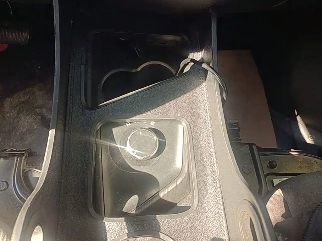 Changan Kaicheng Changan Ruixing EM80 2025 2025 Passenger Version Comfort 6-seater 300km Dual Swing Doors